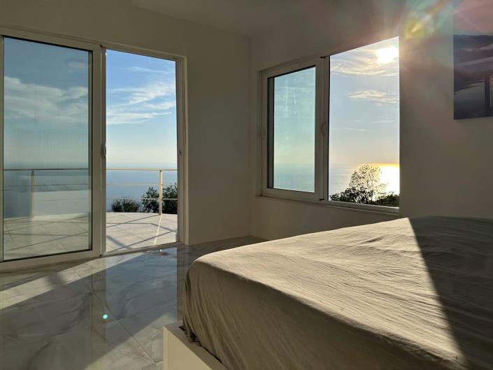 Image No.20-3 Bed House for sale