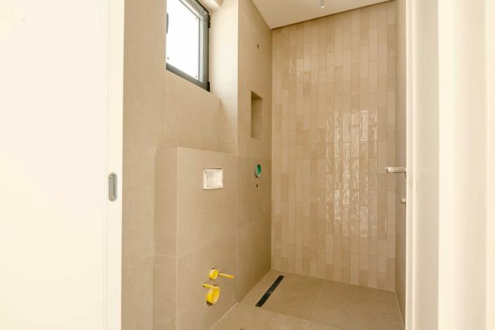 Image No.10-4 Bed House for sale