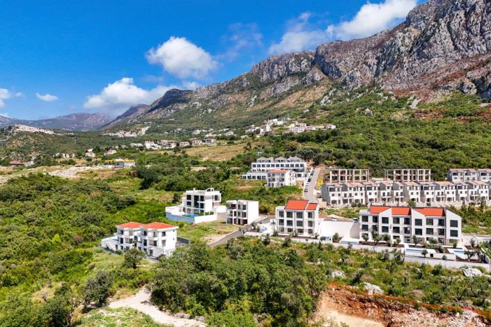 Image No.12-4 Bed House for sale