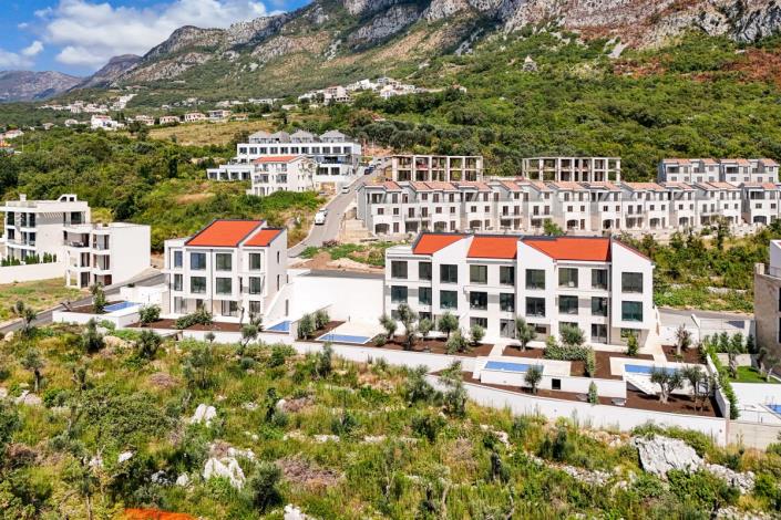 Image No.2-4 Bed Hotel for sale