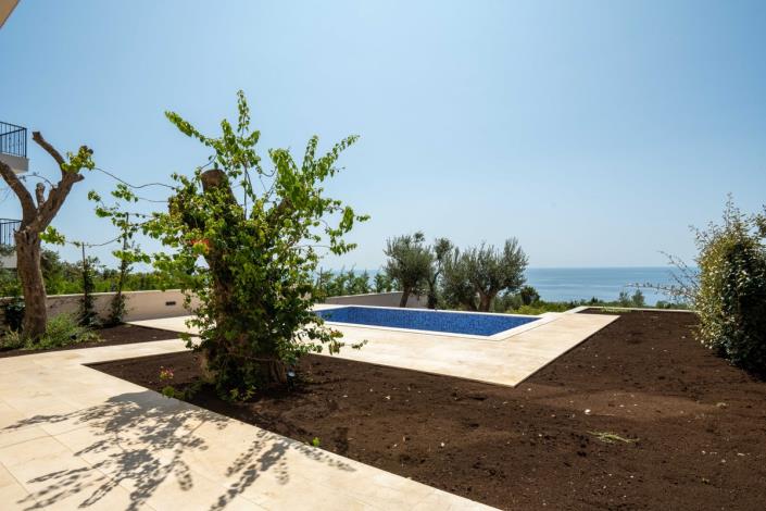 Image No.8-4 Bed Hotel for sale