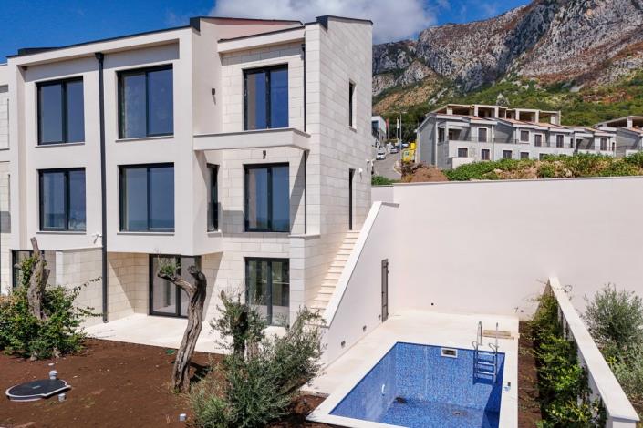 Image No.9-4 Bed Hotel for sale