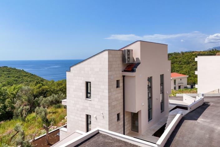 Image No.11-4 Bed Hotel for sale