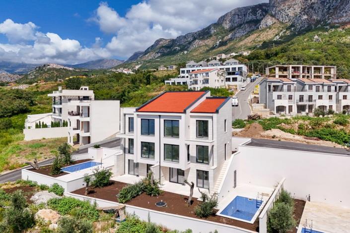 Image No.4-4 Bed Hotel for sale