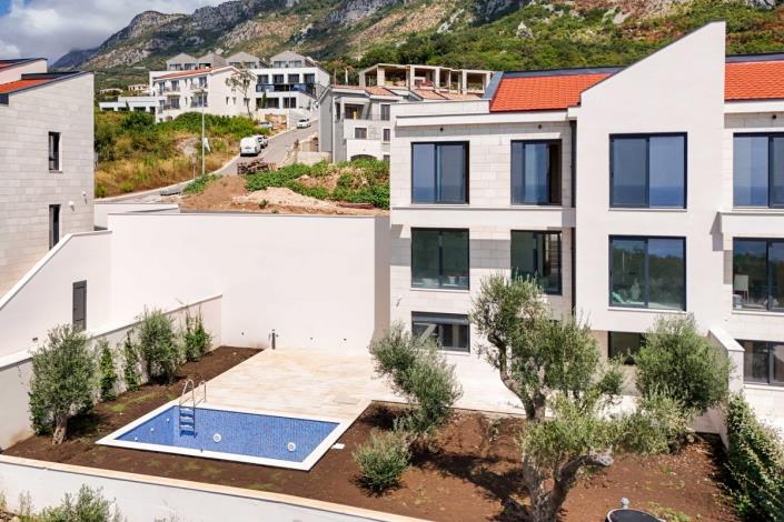 Image No.12-4 Bed Hotel for sale