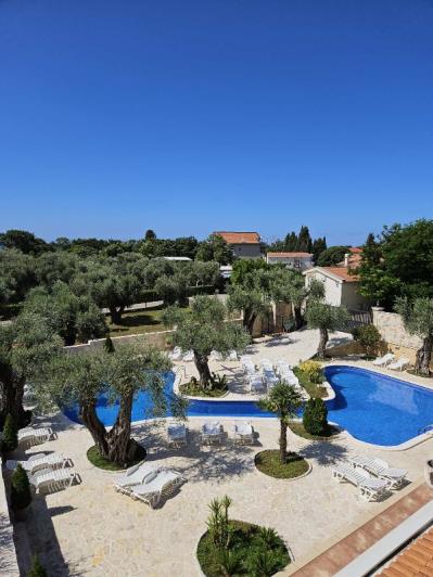 Image No.2-14 Bed Hotel for sale