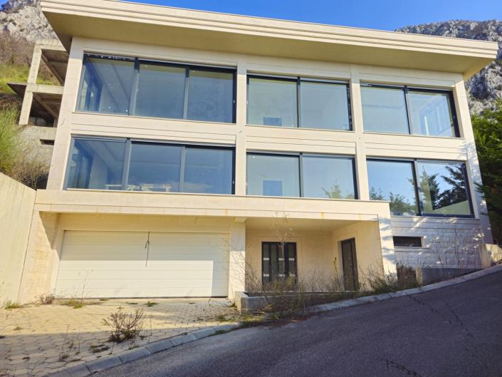 Image No.8-Villa for sale