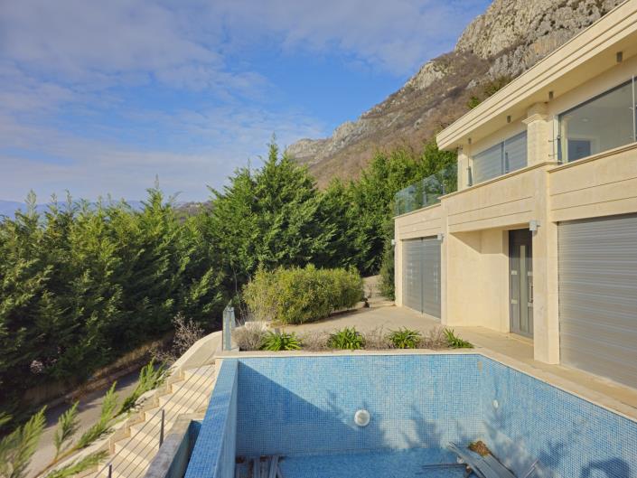 Image No.14-Villa for sale