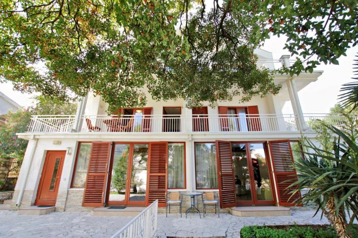 Image No.1-5 Bed House for sale