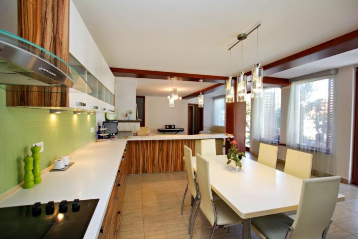 Image No.4-5 Bed House for sale