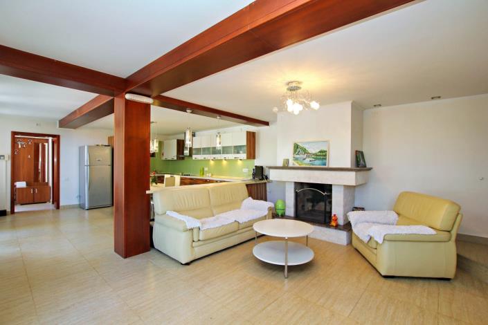 Image No.8-5 Bed House for sale