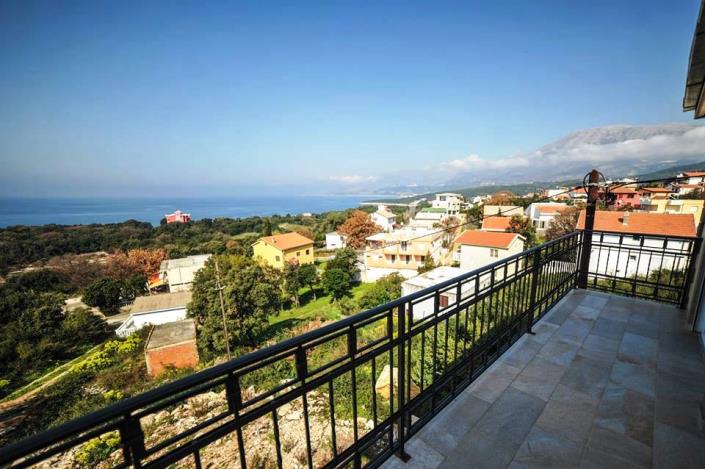 Image No.9-3 Bed House for sale