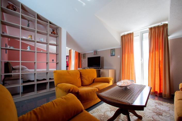 Image No.2-6 Bed Villa for sale