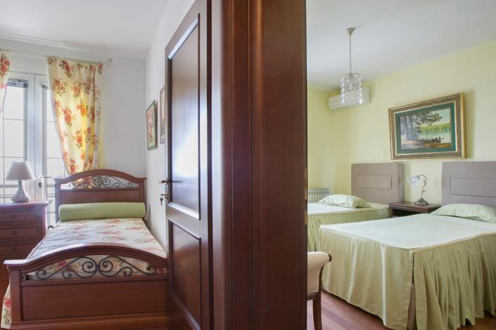 Image No.7-13 Bed Villa for sale