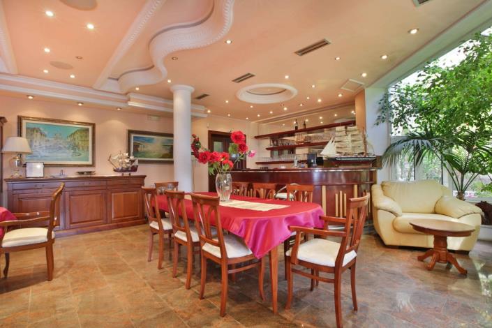 Image No.10-13 Bed Villa for sale