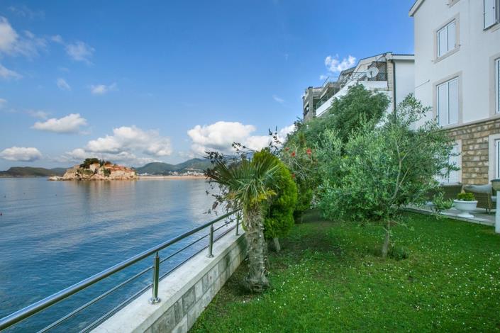 Image No.14-13 Bed Villa for sale