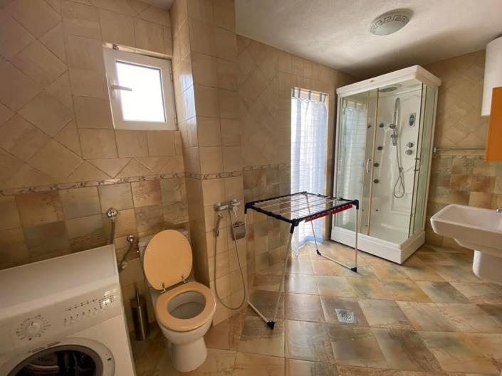 Image No.18-5 Bed House for sale