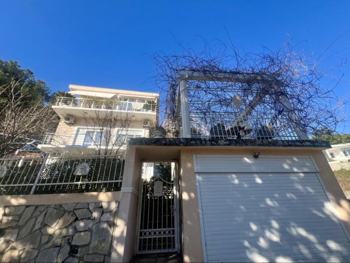 Image No.2-4 Bed House for sale