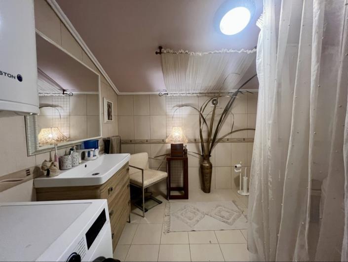 Image No.10-4 Bed House for sale