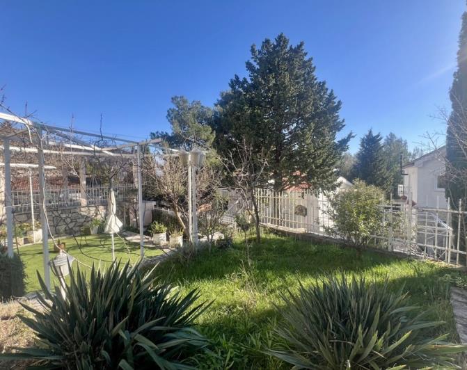 Image No.15-4 Bed House for sale