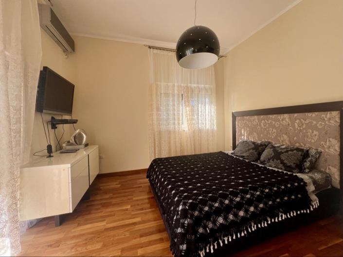 Image No.16-4 Bed House for sale