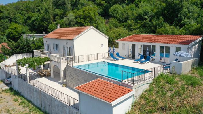 Image No.1-4 Bed Villa for sale