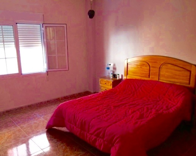 Image No.9-6 Bed Property for sale