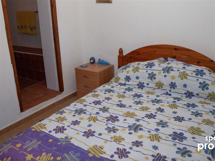 Image No.12-6 Bed Property for sale