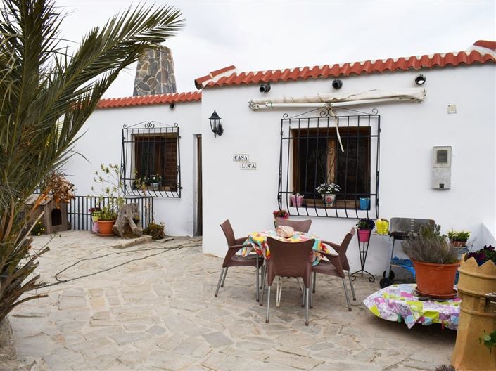 Image No.15-6 Bed Property for sale