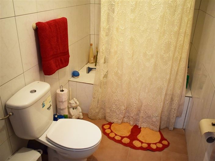 Image No.24-6 Bed Property for sale