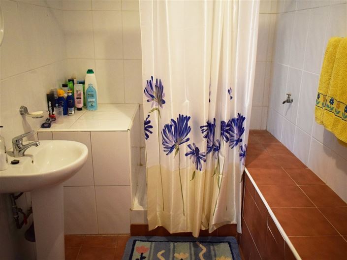 Image No.25-6 Bed Property for sale