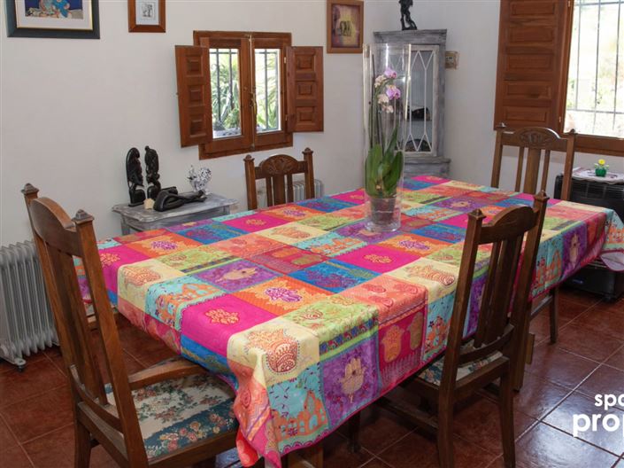 Image No.8-6 Bed Property for sale