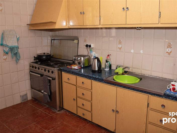 Image No.9-6 Bed Property for sale