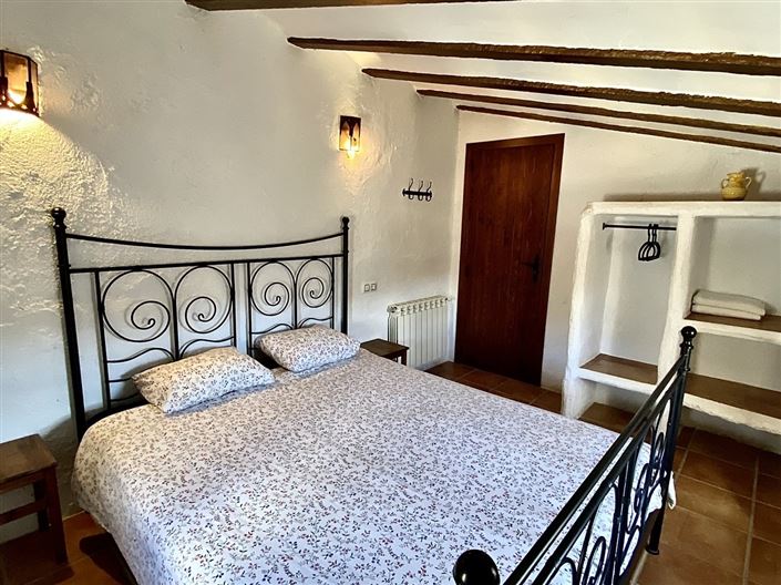 Image No.13-8 Bed Property for sale