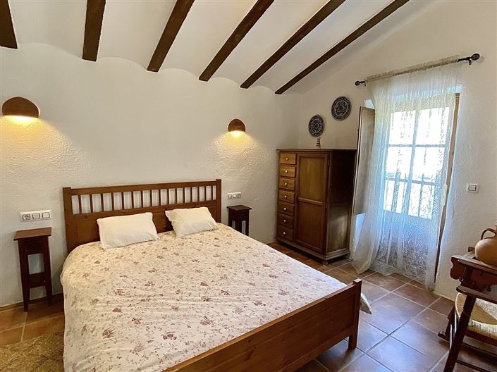 Image No.15-8 Bed Property for sale