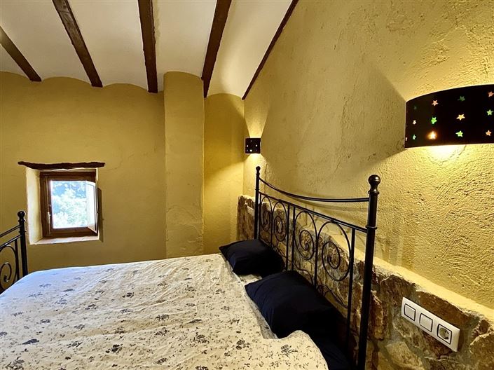 Image No.20-8 Bed Property for sale