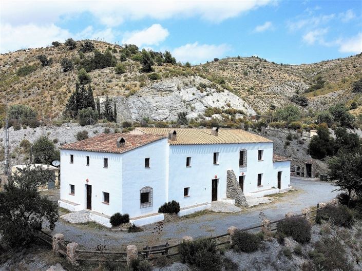 Image No.3-8 Bed Property for sale