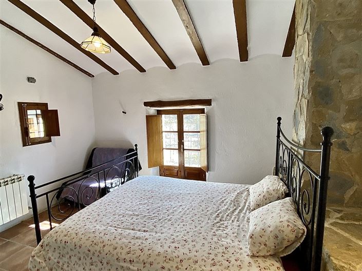 Image No.24-8 Bed Property for sale