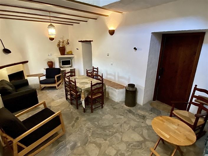 Image No.9-8 Bed Property for sale