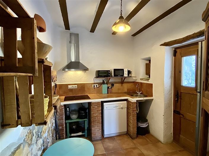 Image No.10-8 Bed Property for sale