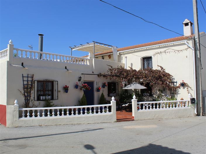 Image No.1-4 Bed Property for sale