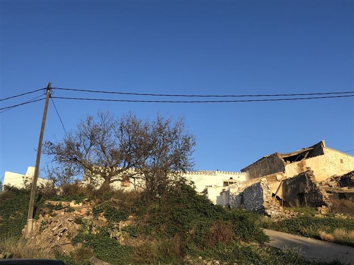 Image No.17-3 Bed Property for sale