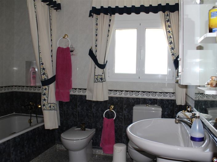 Image No.4-7 Bed Villa for sale