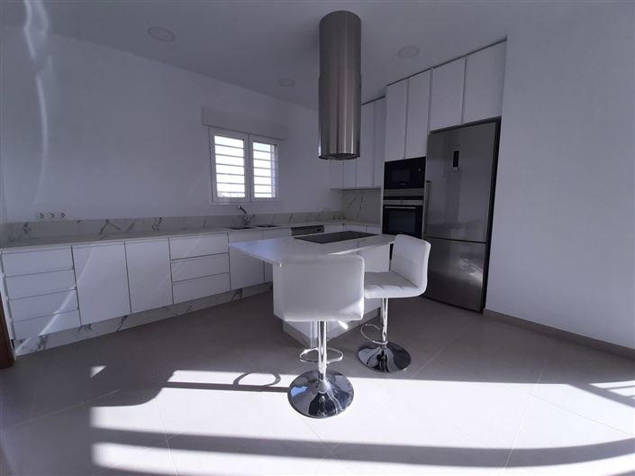 Image No.4-4 Bed Villa for sale