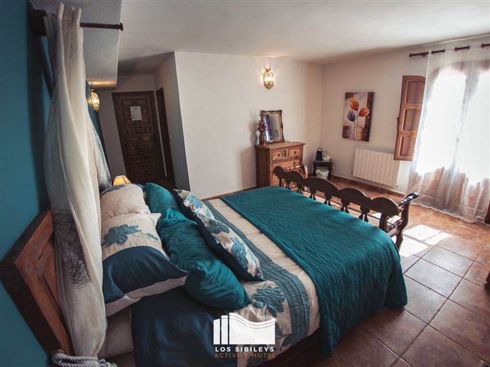 Image No.16-6 Bed Commercial for sale