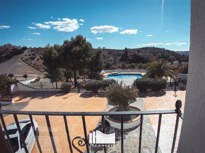 Image No.23-6 Bed Commercial for sale