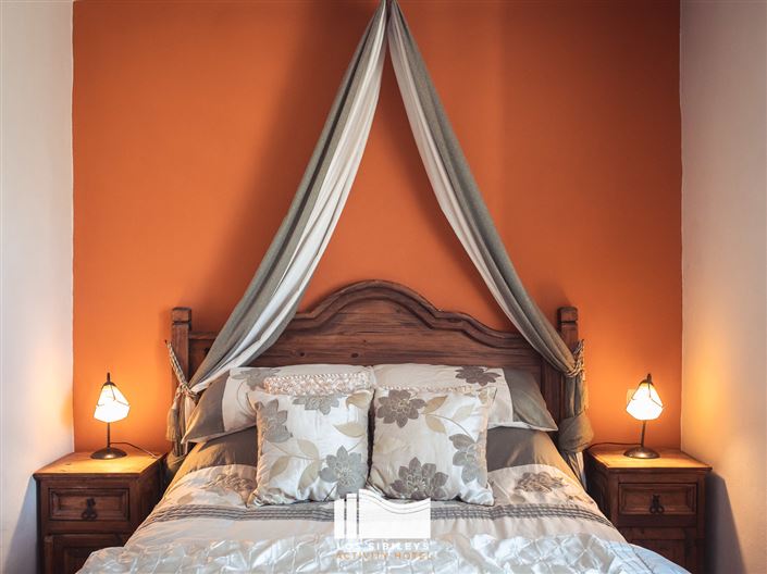 Image No.4-6 Bed Commercial for sale