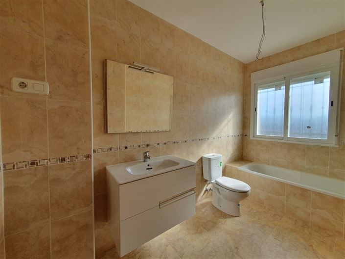 Image No.17-5 Bed Villa for sale