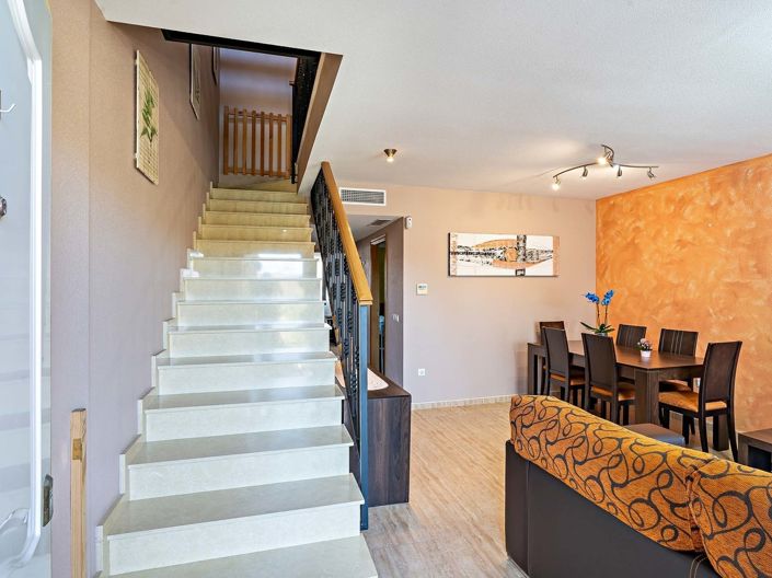 Image No.12-4 Bed Property for sale