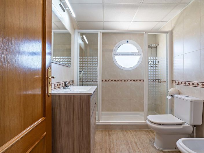 Image No.20-4 Bed Property for sale